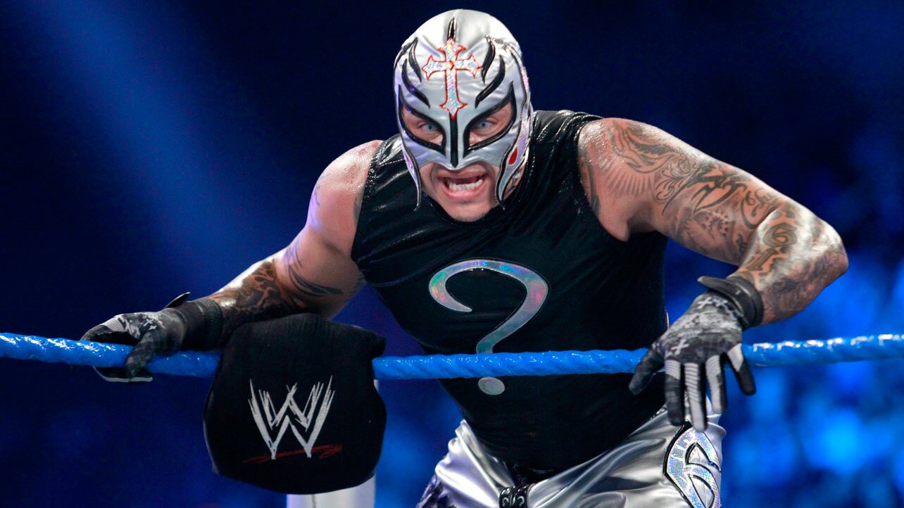 Il wrestler Rey Mysterio: il nome del lottatore mascherato usato come pseudonimo dall’artista