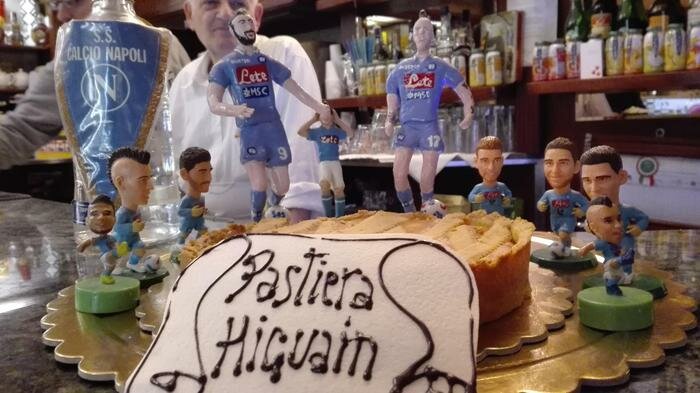 La "pastiera Higuain" in vendita a Torino