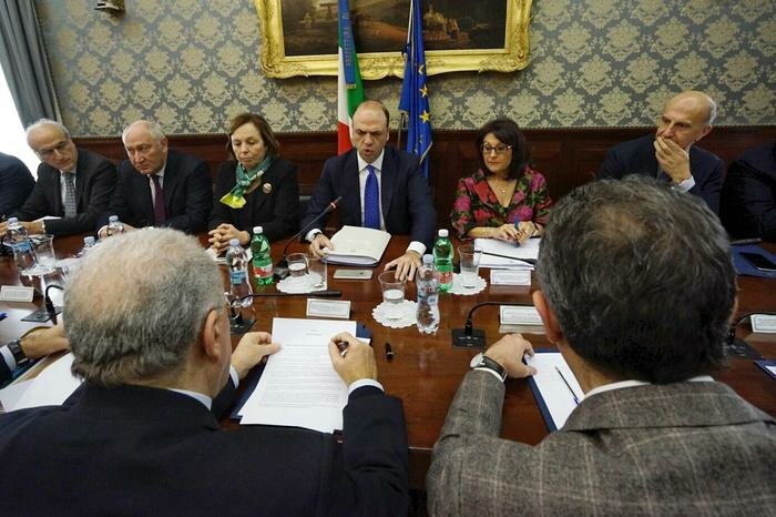 Criminalità: vertice a Napoli con ministro Alfano